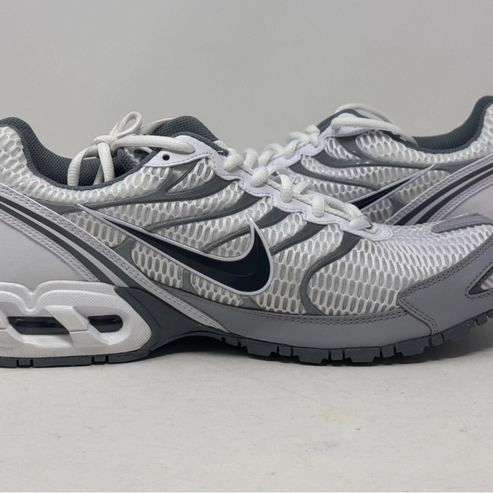 Nike Air Max White and Gray Athletic Shoes with Air Cushioning.

Excellent Shoes